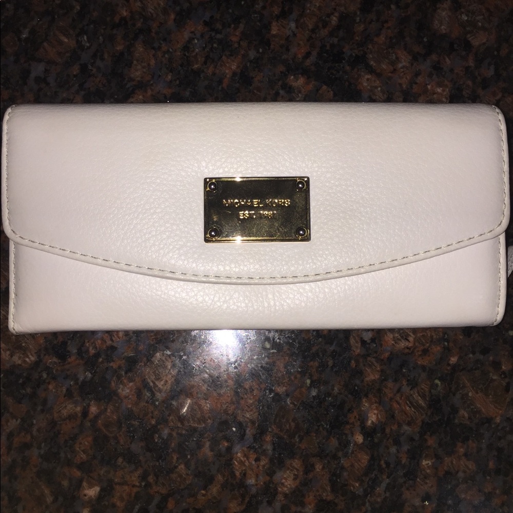 Micheal Kors optic white wallet